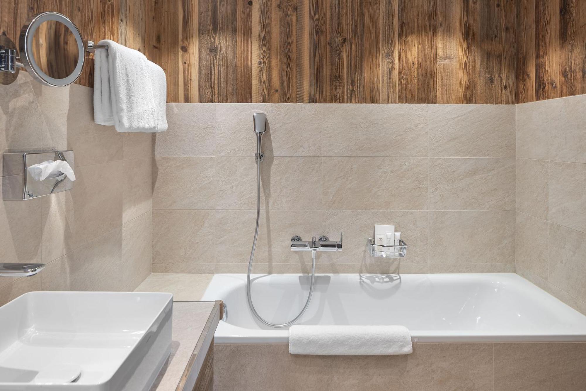 Aida Hotel & Spa - "Adults Only" Relais & Chateaux Crans-Montana Exterior photo